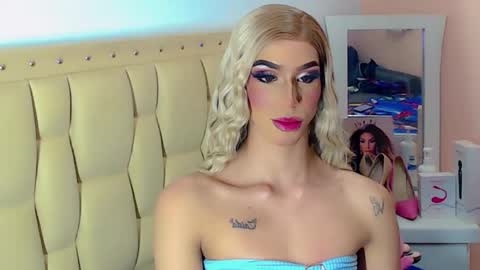 Snapshot of briana_sex32 chatting on 12.17.25 BRIANA online show from 12.17.25