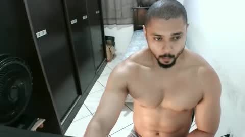 Snapshot of brianaries chatting on 01.07.25 brianaries online show from 01.07.25