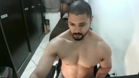 Snapshot of brianaries chatting on 11.08.25 brianaries online show from 11.08.25