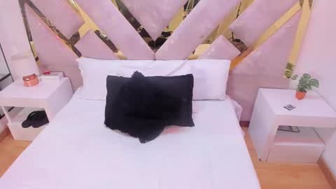 Brianna  online show from 11.15.25