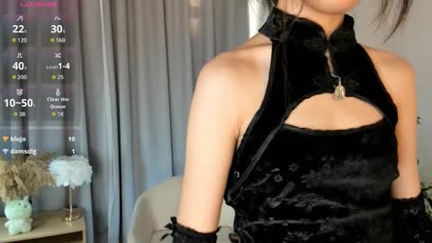Snapshot of bridgetbottrell chatting on 10.16.25 Hanna online show from 10.16.25