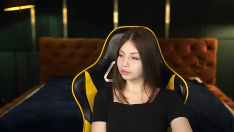 Snapshot of bright_diamonds_054 chatting on 02.12.25 Diamonds Girls online show from 02.12.25