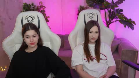 Snapshot of bright_diamonds_054 chatting on 02.13.25 Diamonds Girls online show from 02.13.25
