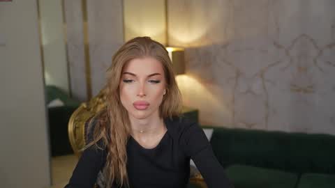 Snapshot of bright_diamonds_054 chatting on 11.05.25 Diamonds Girls online show from 11.05.25