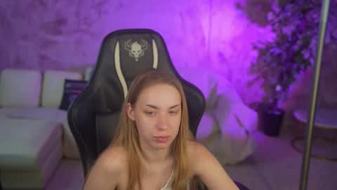 Snapshot of bright_diamonds_054 chatting on 11.16.25 Diamonds Girls online show from 11.16.25