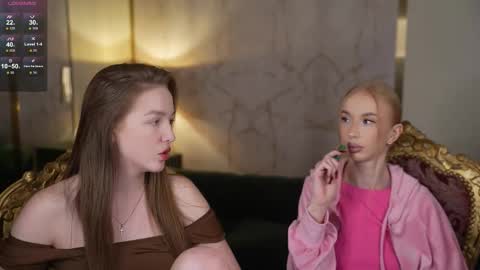 Snapshot of bright_diamonds_054 chatting on 11.20.25 Diamonds Girls online show from 11.20.25