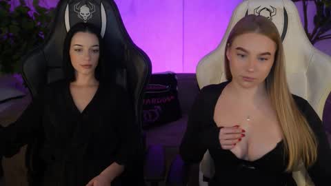 Snapshot of bright_diamonds_054 chatting on 11.27.25 Diamonds Girls online show from 11.27.25