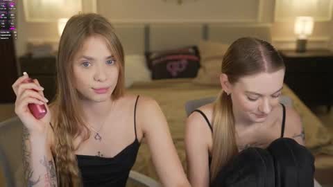 Snapshot of bright_diamonds_054 chatting on 11.28.25 Diamonds Girls online show from 11.28.25