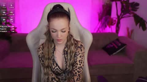 Snapshot of bright_diamonds_054 chatting on 12.02.25 Diamonds Girls online show from 12.02.25