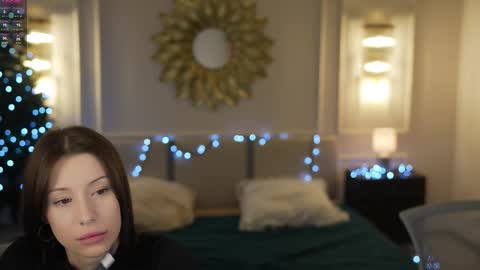 Diamonds Girls online show from 12.19.25