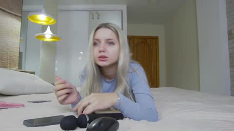 Snapshot of brightrays__ chatting on 01.13.25 Amina Adelina online show from 01.13.25