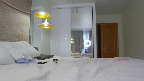 Snapshot of brightrays__ chatting on 01.13.25 Amina Adelina online show from 01.13.25
