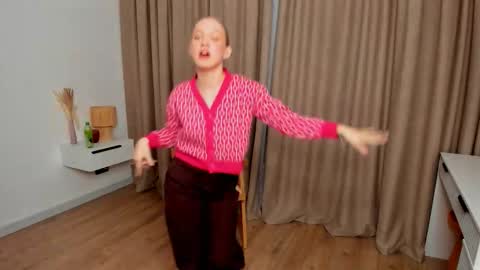 Snapshot of brigittechorlton chatting on 12.16.25 Bella online show from 12.16.25