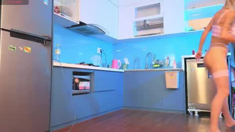 Snapshot of brilliant_barbe chatting on 04.15.26 brilliant_barbe online show from 04.15.26