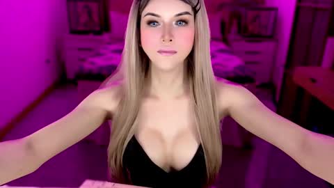 Snapshot of brionatop chatting on 11.13.25 brionatop online show from 11.13.25