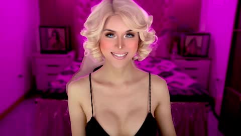 Snapshot of brionatop chatting on 11.18.25 brionatop online show from 11.18.25