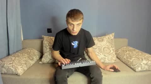 Snapshot of bristlebback chatting on 10.15.25 bristlebback online show from 10.15.25