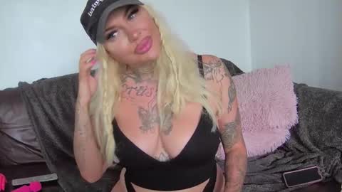 Snapshot of british_bratty_barbie chatting on 10.13.25 BritishBrattyBarbie online show from 10.13.25