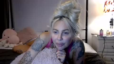 Snapshot of british_bratty_barbie chatting on 08.09.26 BritishBrattyBarbie online show from 08.09.26