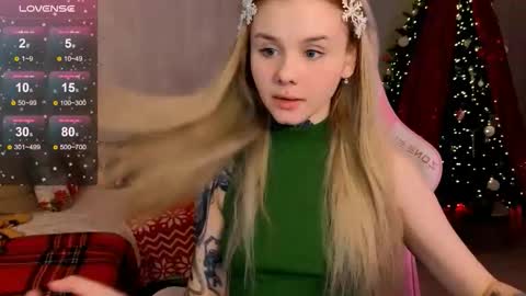 Snapshot of britney_lynch chatting on 12.21.25 Britney online show from 12.21.25