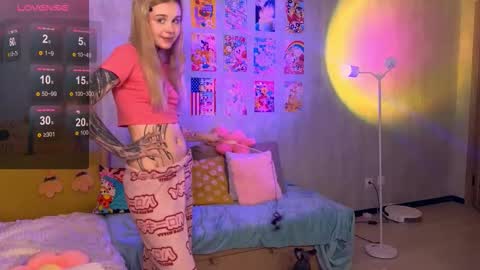 Snapshot of britney_lynch chatting on 02.12.26 Britney online show from 02.12.26