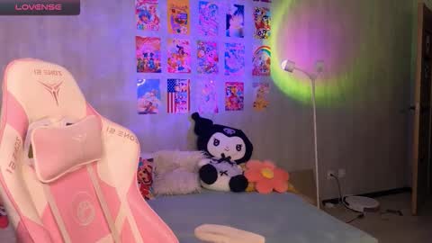 Snapshot of britney_lynch chatting on 02.14.26 Britney online show from 02.14.26