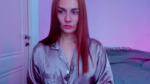 Snapshot of britneyhall chatting on 11.20.25 britneyhall online show from 11.20.25