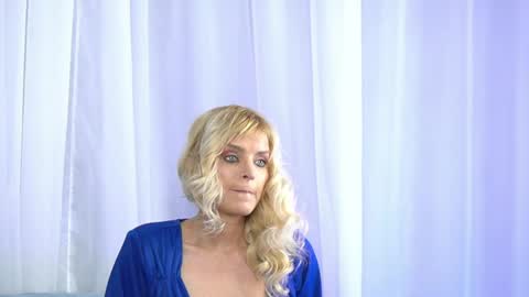Snapshot of britneyhudson chatting on 01.12.25 britneyhudson online show from 01.12.25