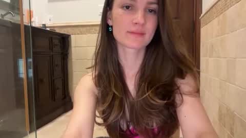 Snapshot of britneyyyxx chatting on 12.18.25 britneyyyxx online show from 12.18.25