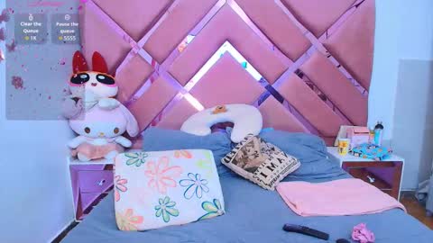 Snapshot of brittanyboa chatting on 11.25.25 Brittany Boa online show from 11.25.25