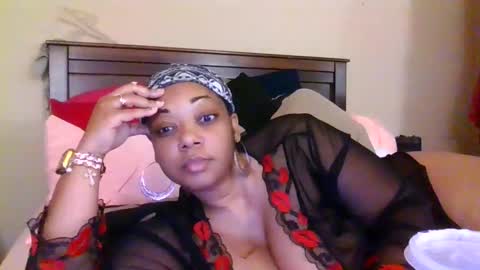 Snapshot of brownroundrenee chatting on 04.18.26 brownroundrenee online show from 04.18.26