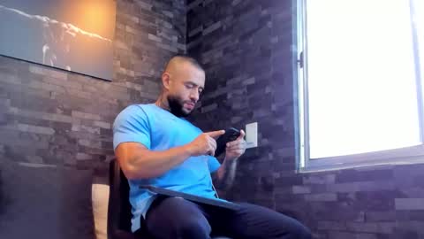 Snapshot of brucedallas chatting on 10.02.25 brucedallas online show from 10.02.25