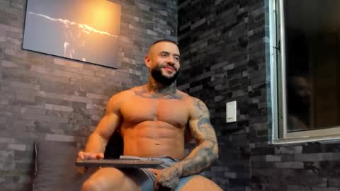 Snapshot of brucedallas chatting on 10.09.25 brucedallas online show from 10.09.25