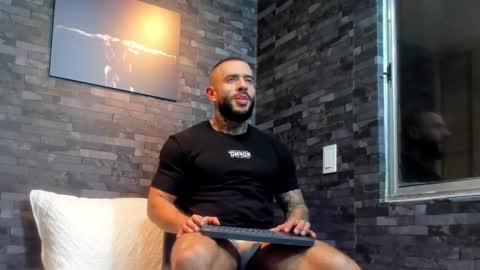 Snapshot of brucedallas chatting on 10.12.25 brucedallas online show from 10.12.25