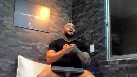 Snapshot of brucedallas chatting on 12.02.25 brucedallas online show from 12.02.25