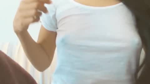 Snapshot of brunela chatting on 12.17.25 brunela online show from 12.17.25