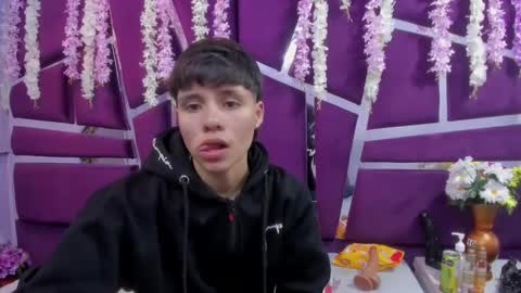 Snapshot of bruno_cruz chatting on 12.17.25 Bruno Cruz online show from 12.17.25