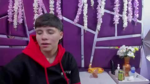 Snapshot of bruno_cruz chatting on 12.18.25 Bruno Cruz online show from 12.18.25