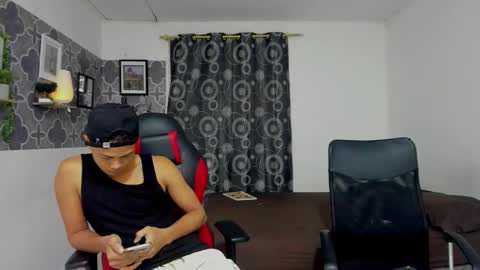 Snapshot of bruno_snow chatting on 10.13.25 bruno_snow online show from 10.13.25