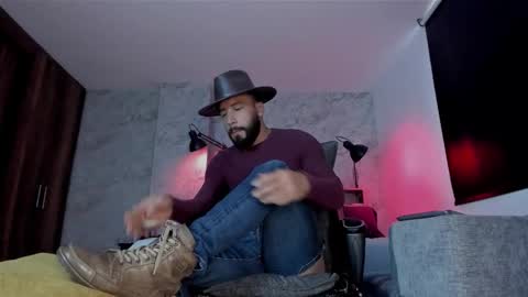 Snapshot of bruno_woods chatting on 11.28.25 Andres Suarez online show from 11.28.25