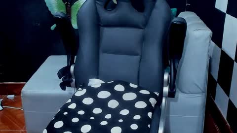 Join my fan club here 150 tokens a month online show from 02.13.25