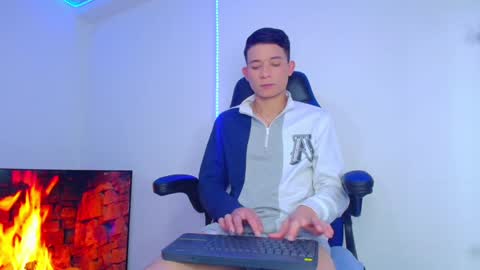 BRYAM INDEPENDENT MODEL online show from 01.30.25