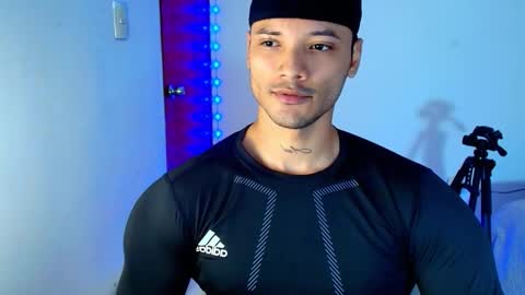 Snapshot of bryan_boy_ chatting on 11.22.25 bryan online show from 11.22.25