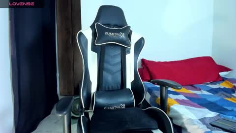 Snapshot of bryan_oficials chatting on 09.18.25 bryan_oficials online show from 09.18.25