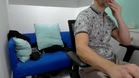 Snapshot of bubblebumdave chatting on 11.11.25 Bubblebum online show from 11.11.25