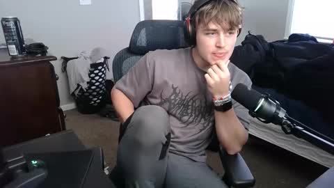 Snapshot of bubblebuttbdn chatting on 11.16.25 BubblebuttBdn online show from 11.16.25