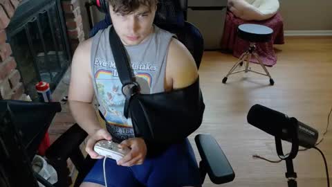 Snapshot of bubblebuttbdn chatting on 04.15.26 BubblebuttBdn online show from 04.15.26