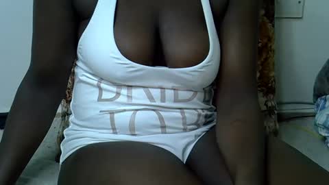 Snapshot of bubbly_ass247 chatting on 09.16.25 bubbly online show from 09.16.25