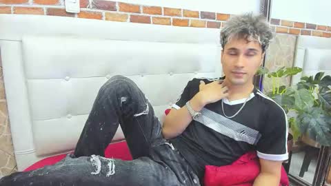 Snapshot of buddy_whitte chatting on 09.16.25 Buddy Whitte online show from 09.16.25