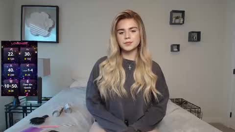 Snapshot of buitifulblonde chatting on 10.08.25 buitifulblonde online show from 10.08.25